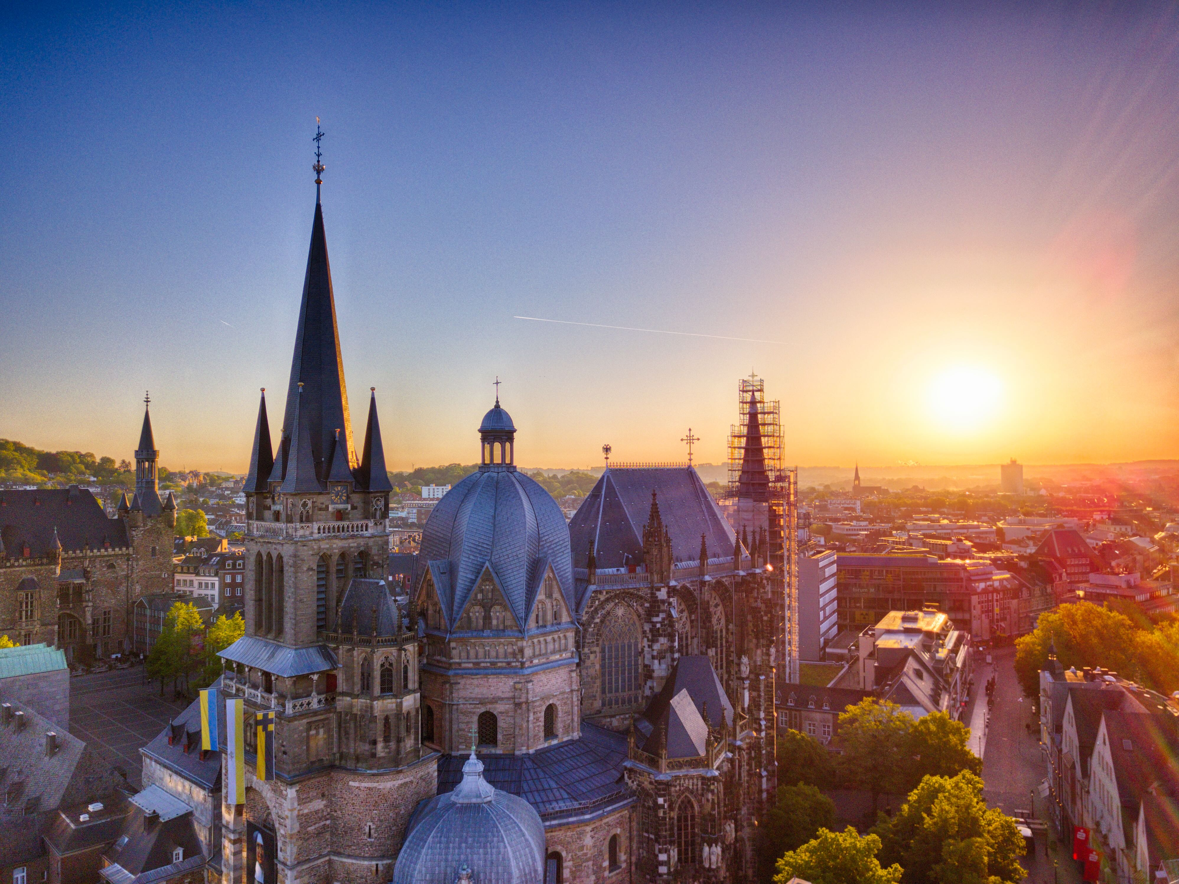 Sunrise over Aachen (© Jonas Reiher)